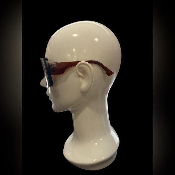 Chic Oversized Brown Sunglasses
0385 - Picture 3 of 4